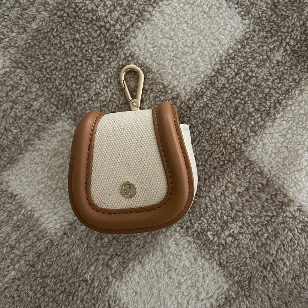 Lululemon AirPods case holder